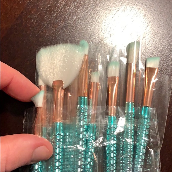 Mermaid Makeup Brushes 10 piece set - Picture 3 of 3